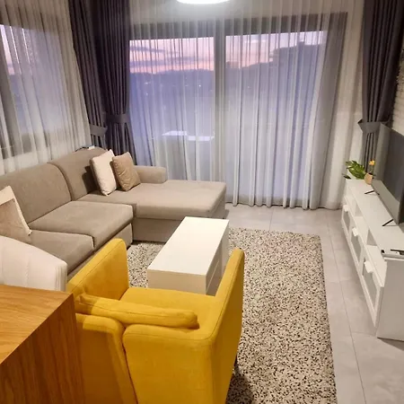 アパート Helena & *