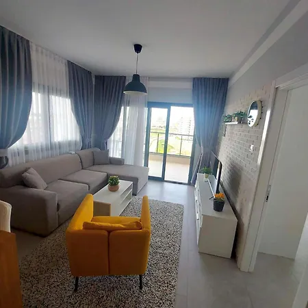 アパート Helena & *