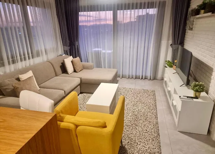 アパート Helena & *