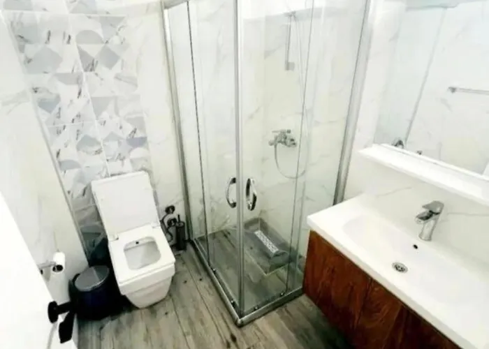 アパート Helena & *